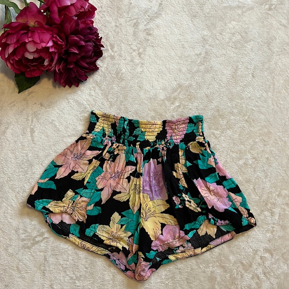 {Billabong} floral shorts
